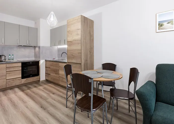 Airport Comfy By Bookinghost Apartment *